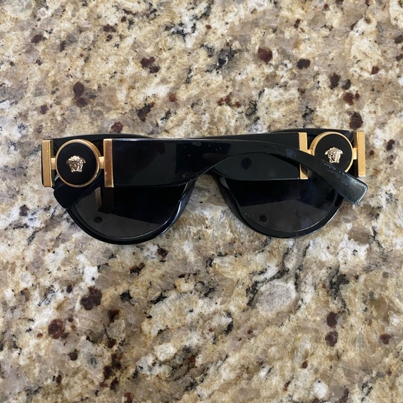 Versace polorized sunglasses - Picture 2 of 6